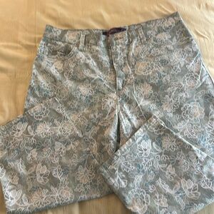 Gloria Vanderbilt floral jean capris